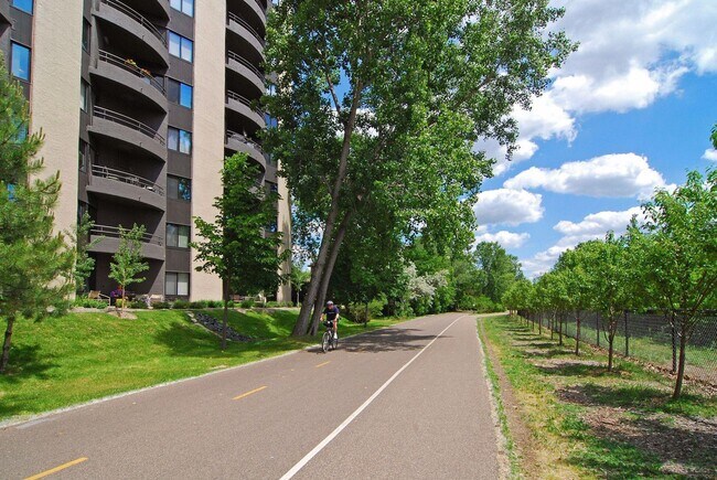 Building Photo - 3141 Dean Court #502