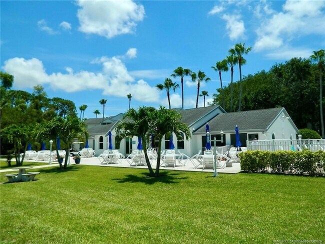 Building Photo - 2506 SE Anchorage Cove