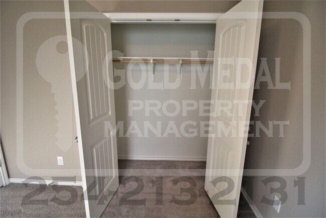 Building Photo - Charming 3-bed, 2-bath home now available ...