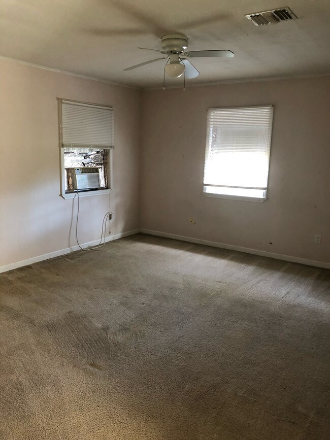 Building Photo - 1204 Waller Ave