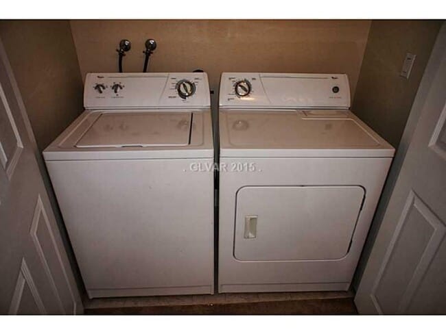 Building Photo - Cozy 1 Bedroom Condo in SW