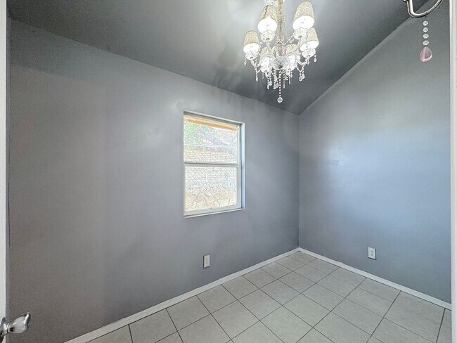 Building Photo - West El Paso 4 Bed/2Bath