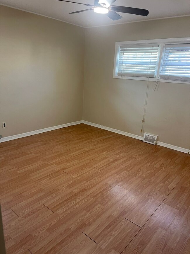 Building Photo - 11 Malvina Ln