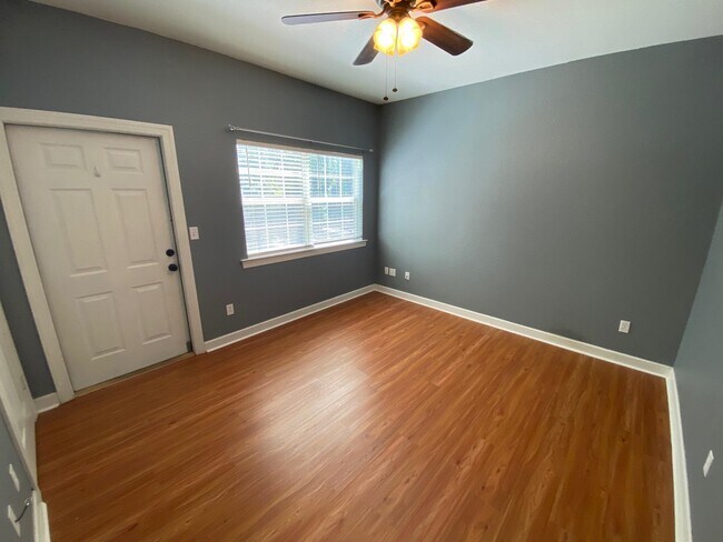 Building Photo - 1930 Honolulu Ln