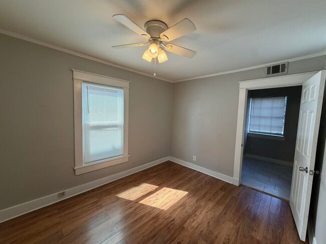 Building Photo - 2078 Walker Ave