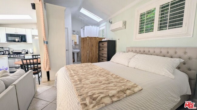 Building Photo - 1927 N Beverly Glen Blvd