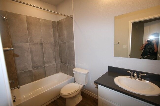 Building Photo - 217 Peruna Dr