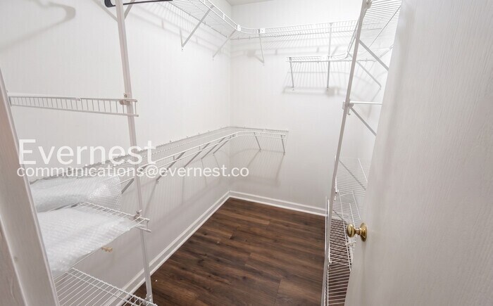 Building Photo - 4759 Perlman St