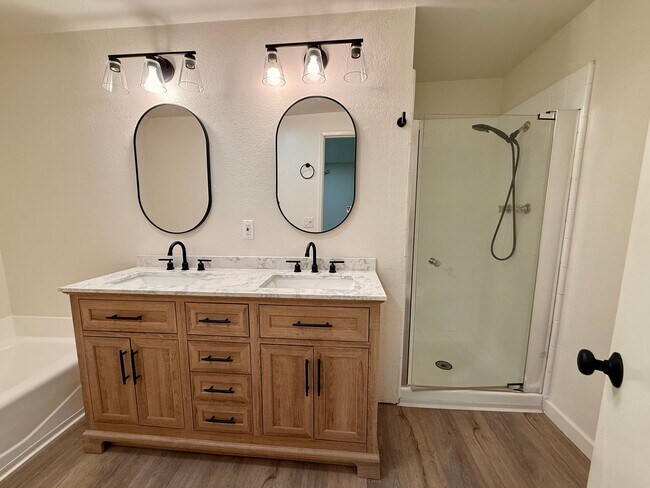 Building Photo - Beautifully Updated 3-Bedroom Tri-Level Condo with Bonus Room in Prime Chatsworth!