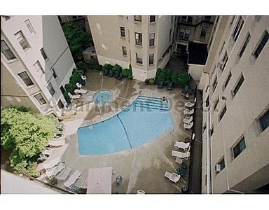 Building Photo - 370 Chestnut Hill Ave