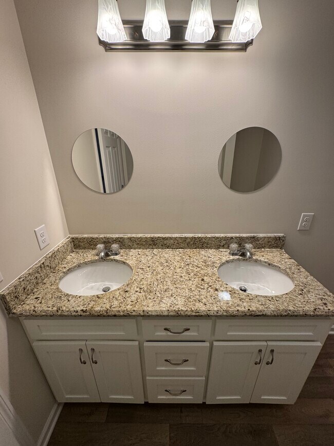 Building Photo - 909 Freeman St