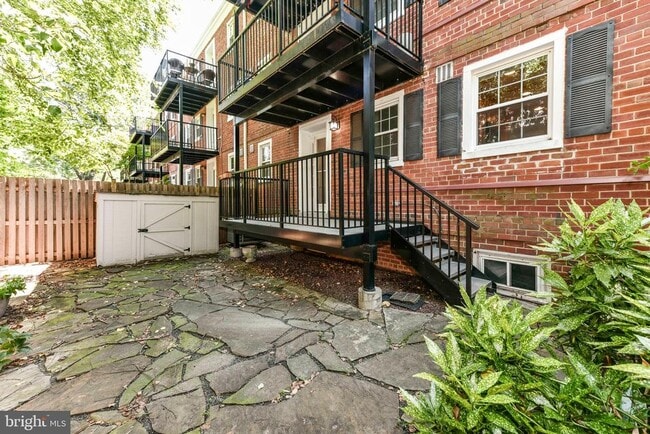Building Photo - 3057 S Buchanan St