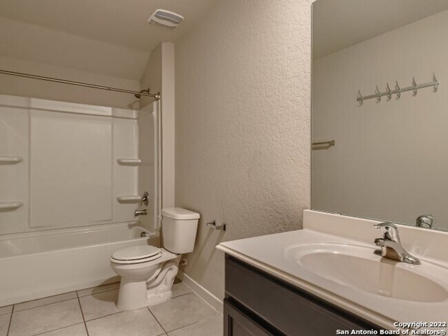 Building Photo - 5 Bedrooms with Tons of Indoor and Outdoor...