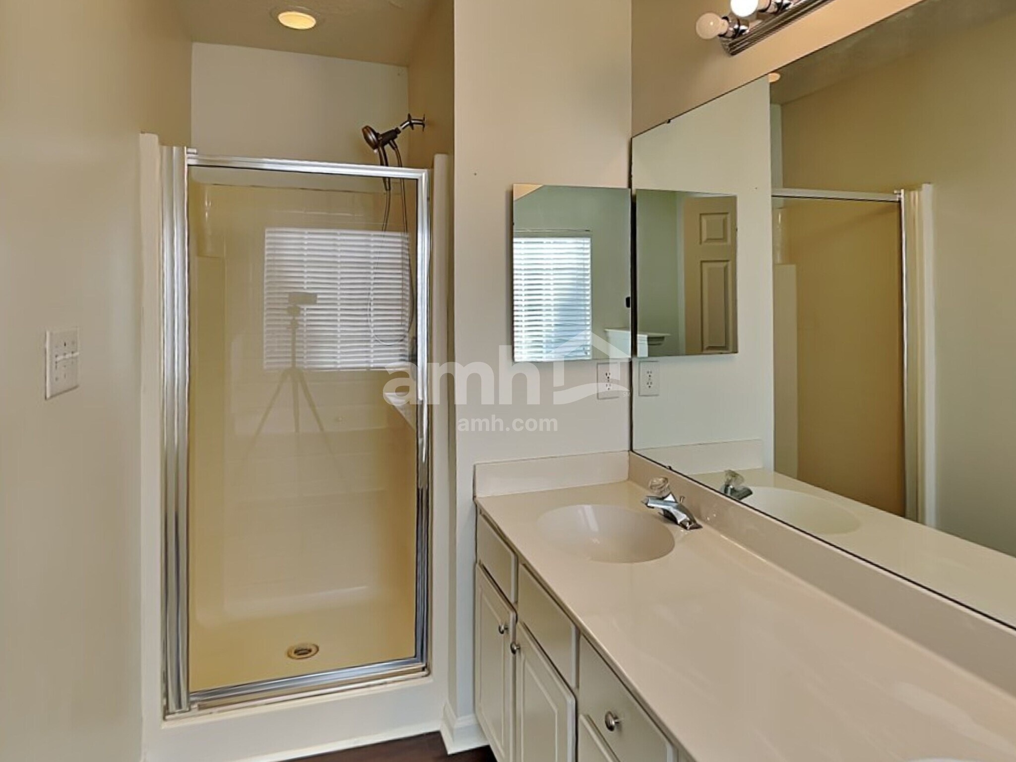 Building Photo - 8401 Redstone View Dr