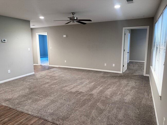 Building Photo - Single Level 2 Bed | 2 Bath | 2 Car Garage Attached Villa in Blue Springs