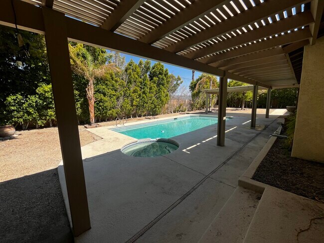 Building Photo - 2266 N Los Alamos Rd