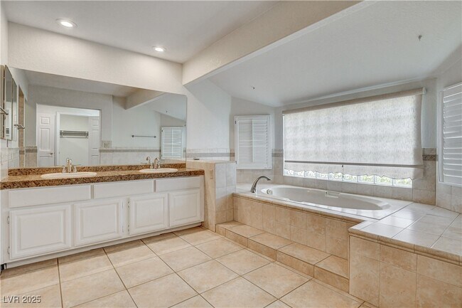 Building Photo - 9405 Mast Dr