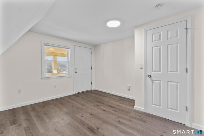 Building Photo - 83 Prospect St