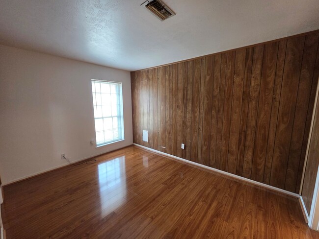 Building Photo - 2121 Redwood St