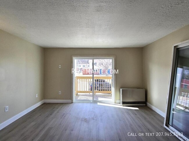 Building Photo - 8 Hillside Ln