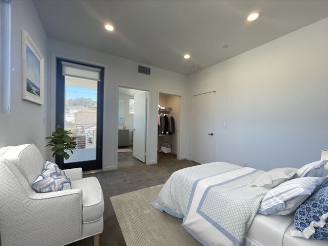 Building Photo - Luxury 2 story Condo in Ventura with garage