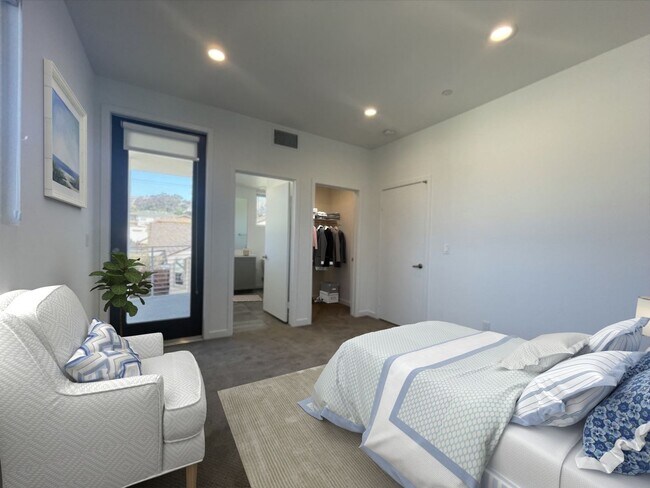 Building Photo - State of the Art, 2 bed 2.5 bath Luxury Condo in Ventura!
