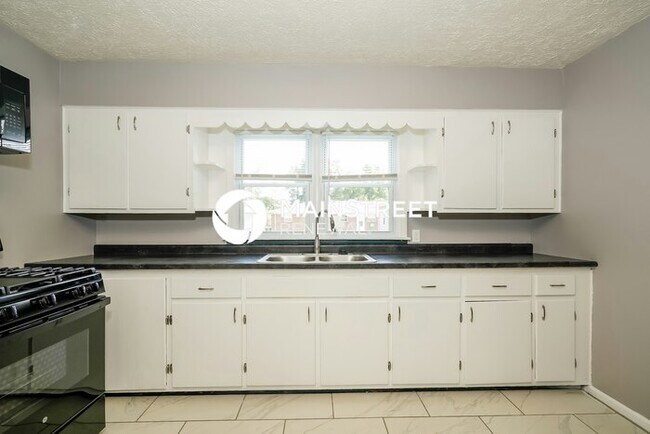 Building Photo - 3 Bedroom Pet-Friendly Home in PLAINFIELD, IN with Main Street Renewal
