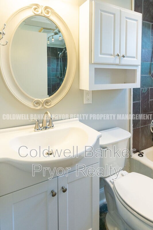 Building Photo - 128 S St Marks Ave