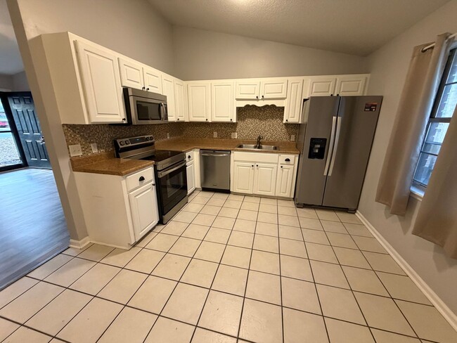 Building Photo - FOR RENT