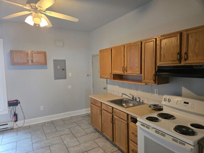 Building Photo - 817 Linden St