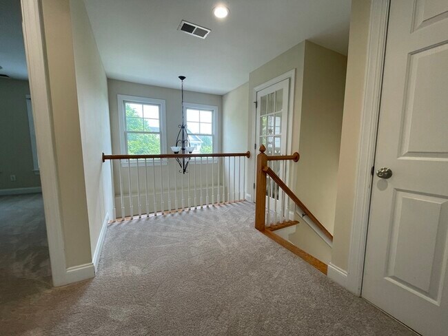 Building Photo - 102 LittleBranch Trail