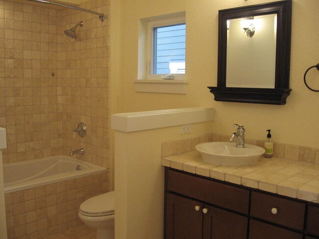 Building Photo - Beautiful finishes, Platinum LEED Certifie...