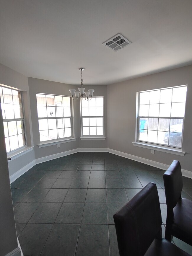 Building Photo - 108 Beaupre Dr