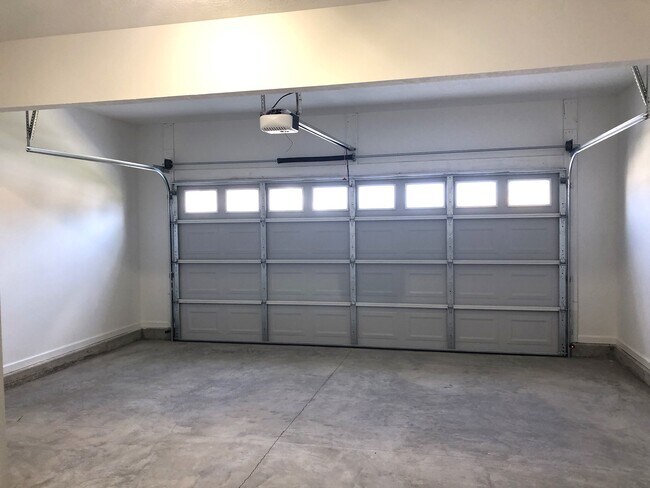 Building Photo - 1052 Mulford Lp