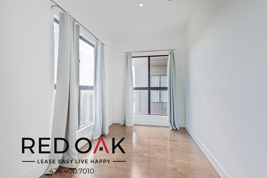 Building Photo - 8811 Burton Wy