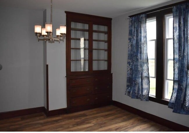 Building Photo - 2001 Mitchell Ave