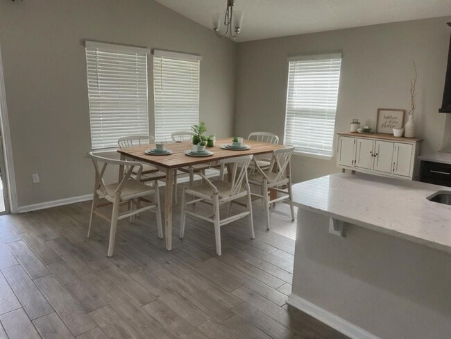 Building Photo - Great home in a gated community