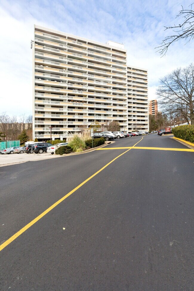 Building Photo - Amazing Opportunity to Rent this well Main...