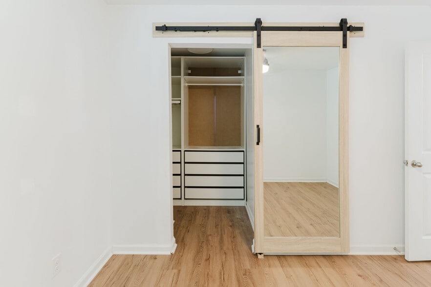 Building Photo - 204 Mascot Ct