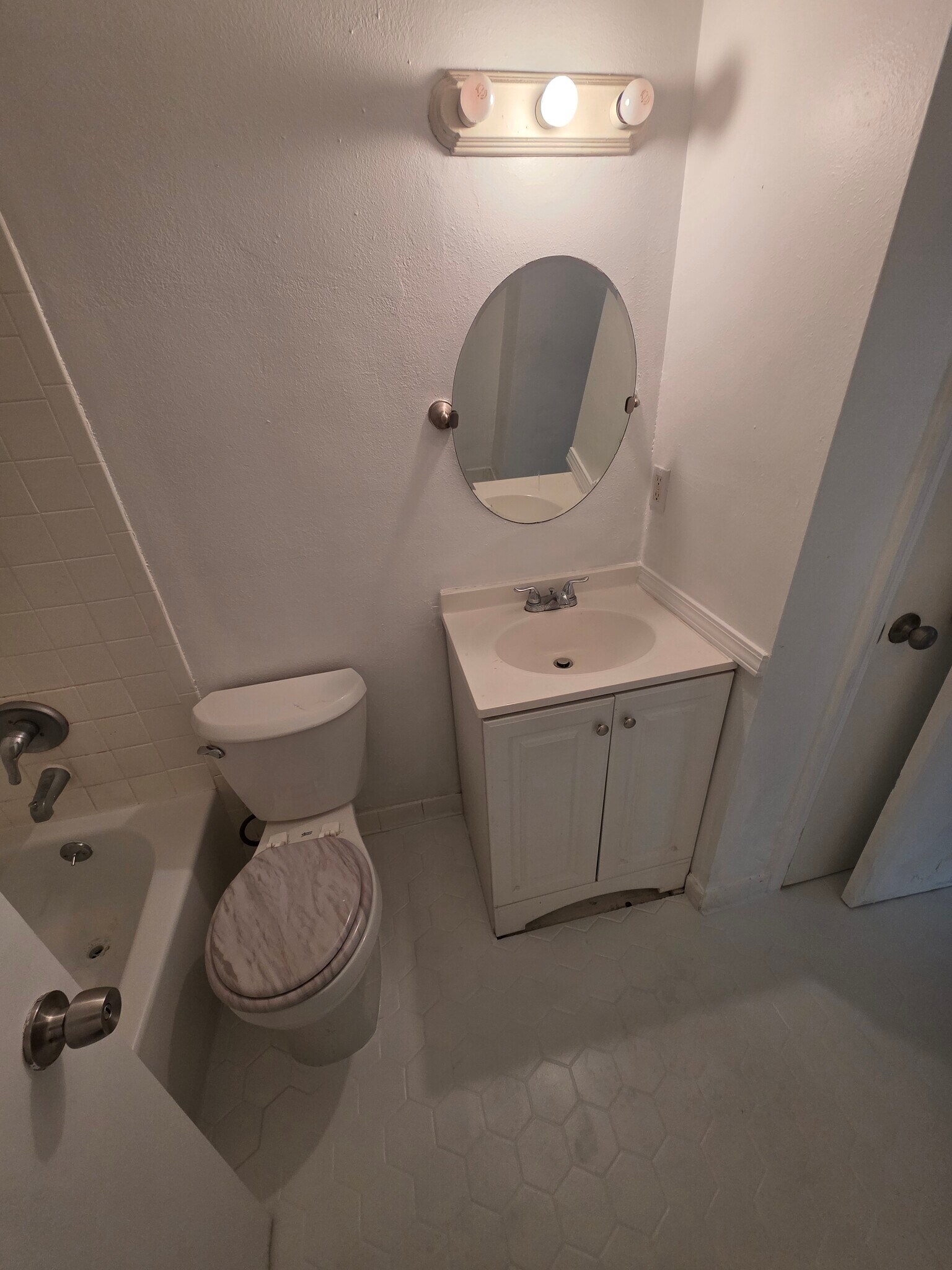 Building Photo - 6847 Mayo Blvd