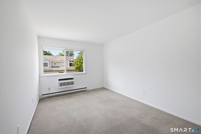 Building Photo - 255 Strawberry Hill Ave