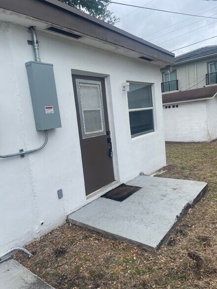 Primary Photo - 809 NW 15th Ter