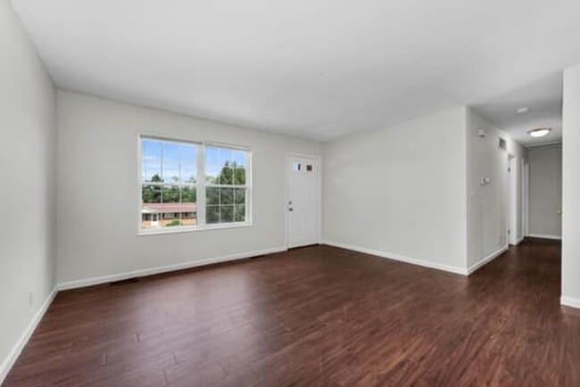 Building Photo - 5691 Victoryview Ln