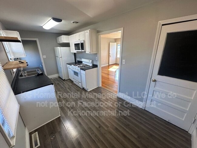 Building Photo - 5216 NE 44th St