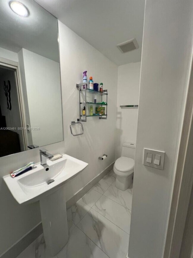 Building Photo - 801 S Miami Ave