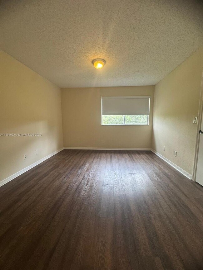Building Photo - 12730 Vista Isles Dr