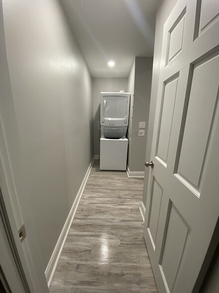 Washer Dryer - 507 E Mulberry St