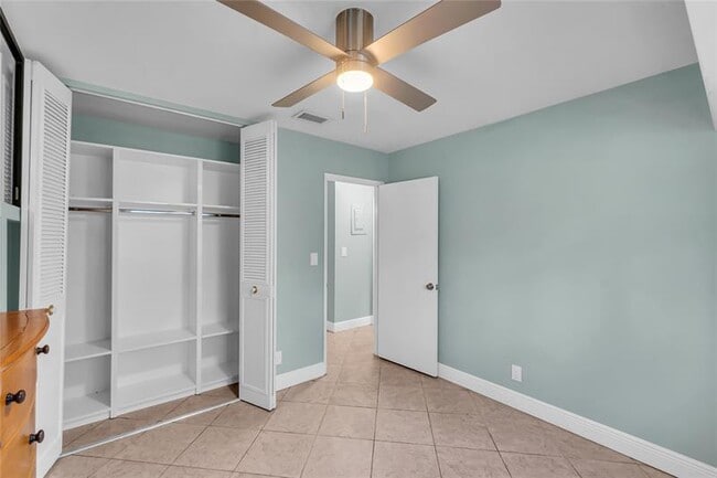 Building Photo - 4541 NE 6th Terrace