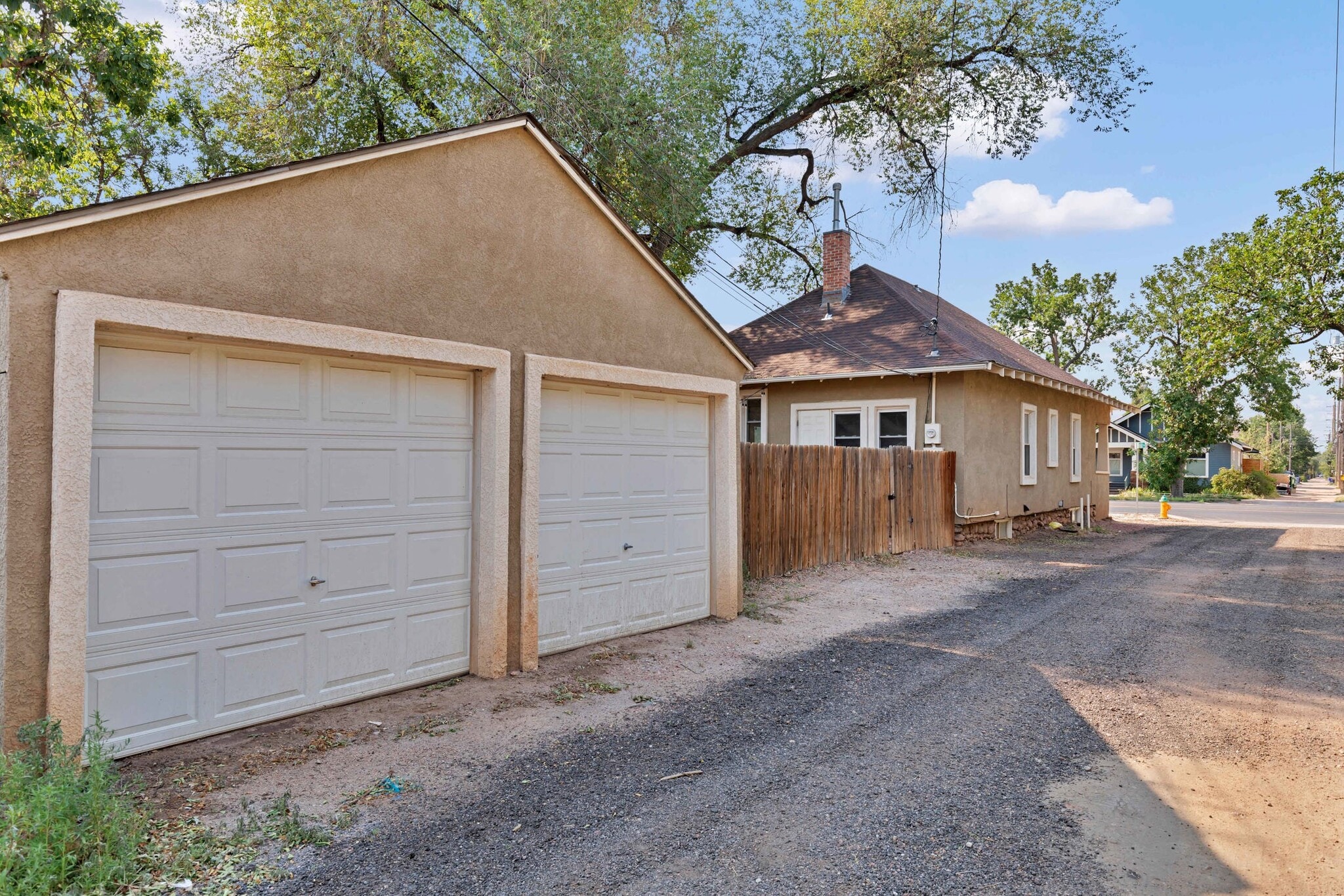 Building Photo - 320 E Uintah St