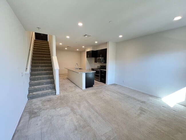 Building Photo - Wonderful 3 Bedroom 3 Bathroom Anaheim Condo in Gated Community